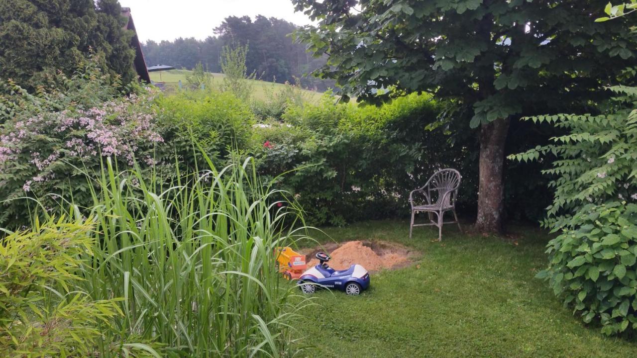 Ferienwohnung Adelhardt Eckersdorf Bagian luar foto
