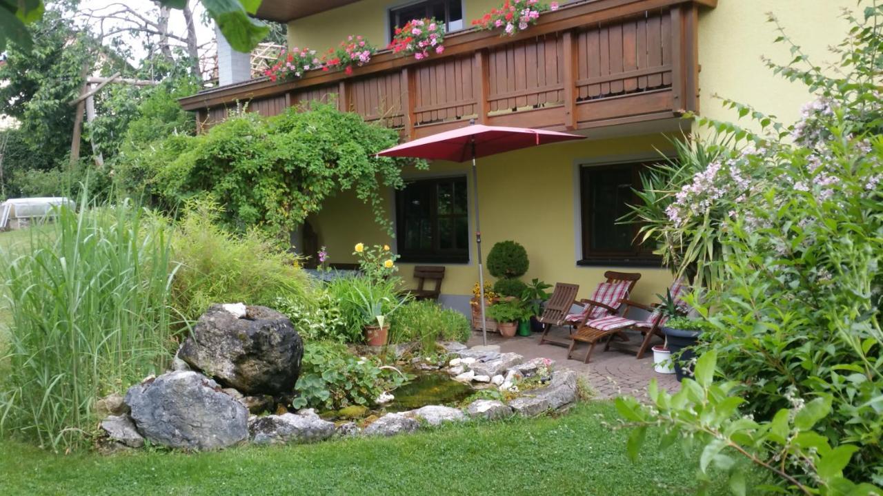 Ferienwohnung Adelhardt Eckersdorf Bagian luar foto