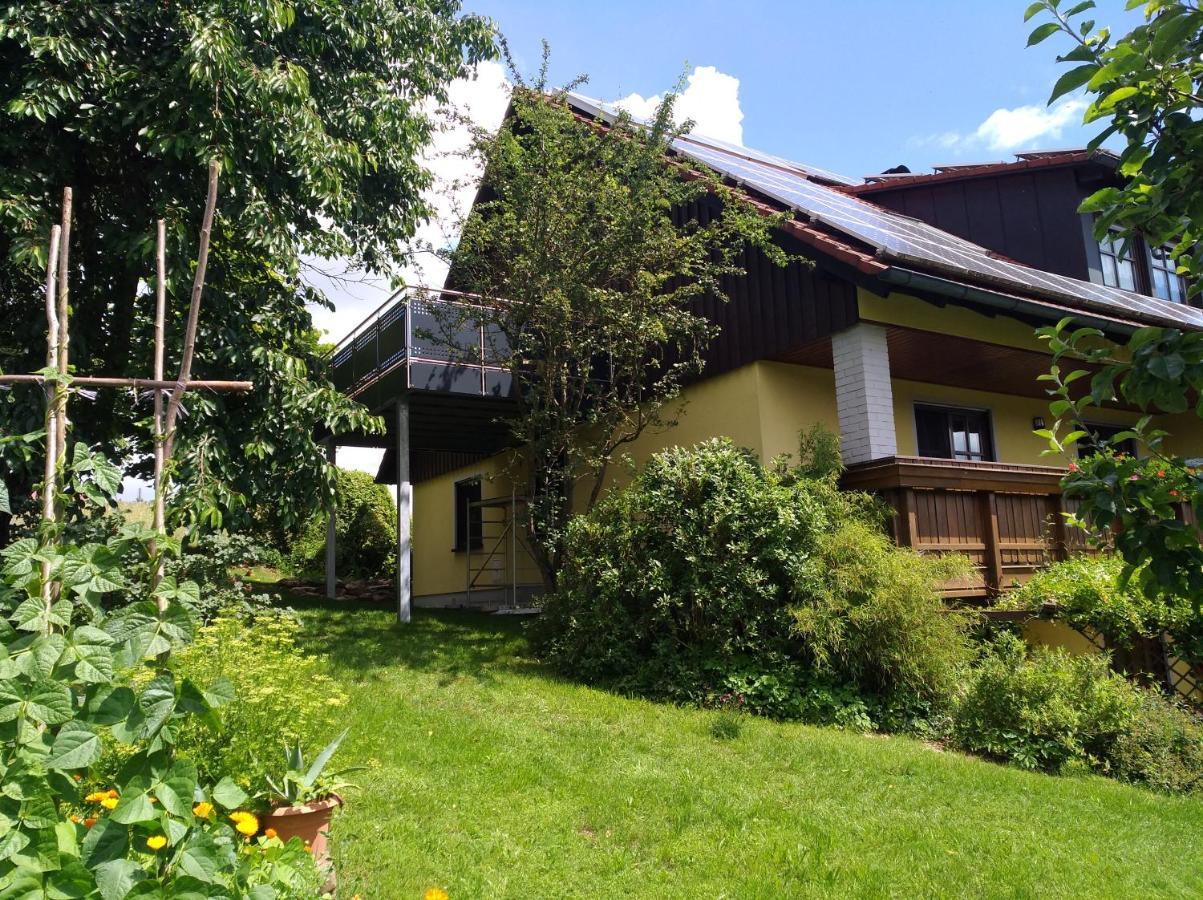 Ferienwohnung Adelhardt Eckersdorf Bagian luar foto