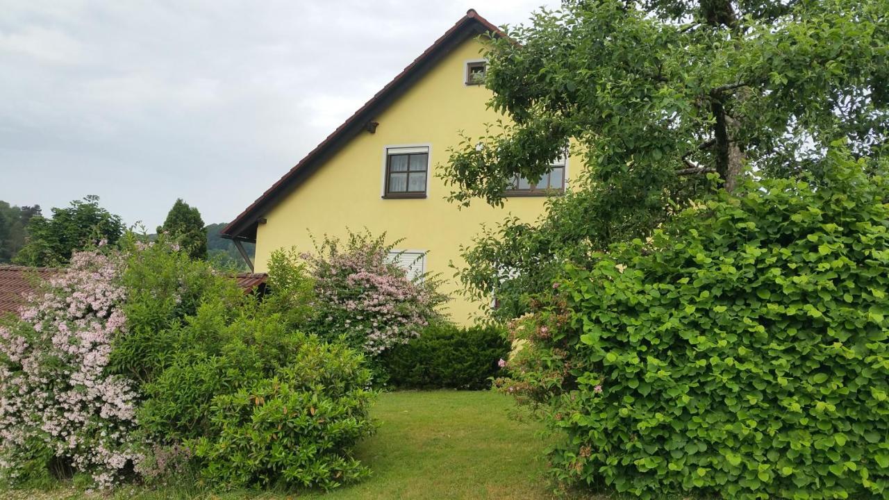 Ferienwohnung Adelhardt Eckersdorf Bagian luar foto