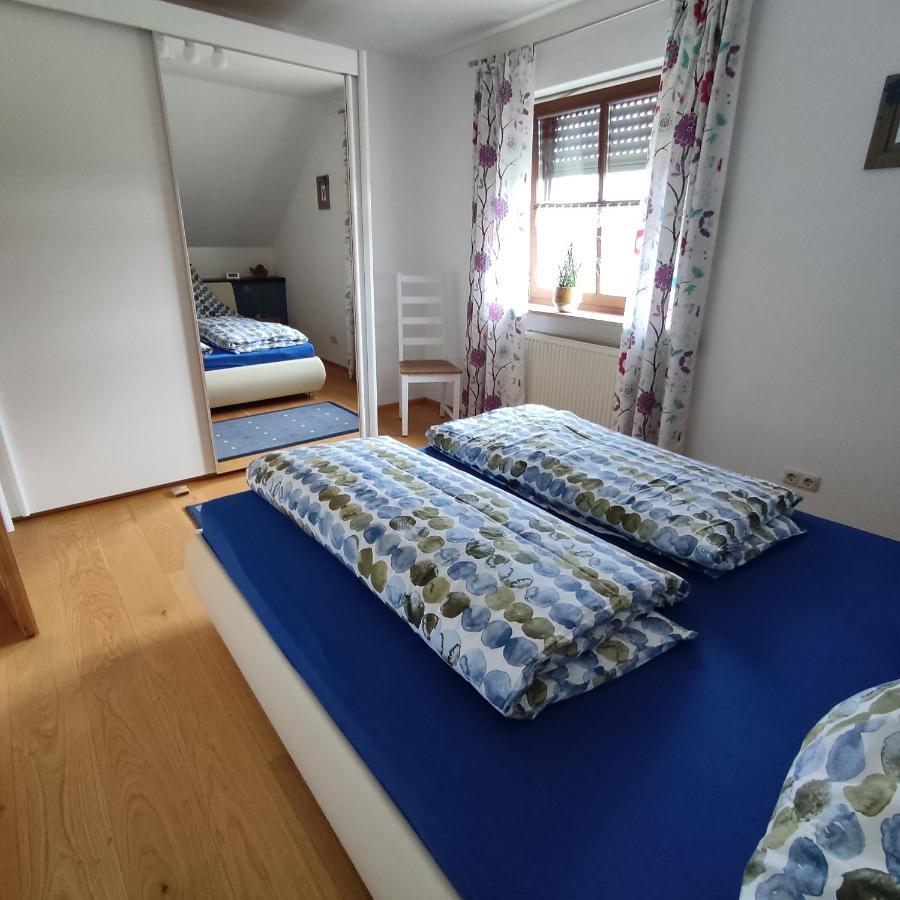 Ferienwohnung Adelhardt Eckersdorf Bagian luar foto